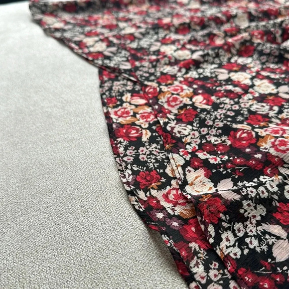 Rose & Olive floral blouse. Size small. - Picture 4 of 4